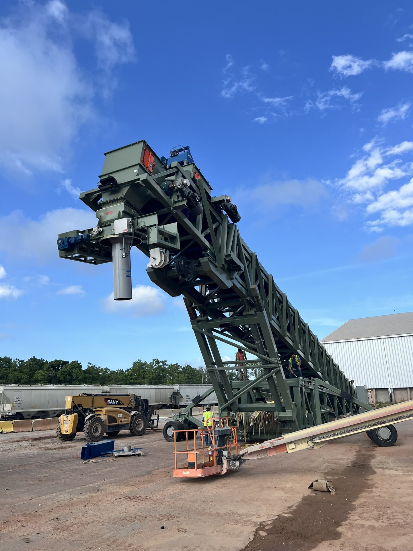 Mobile ship loader build for port terminal